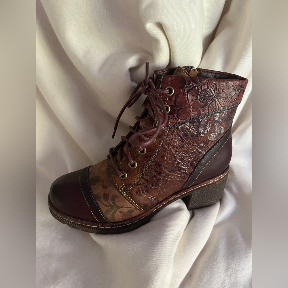 L’Artiste by spring step NWB Leather Lace-Up boots - EU35 (size 5)